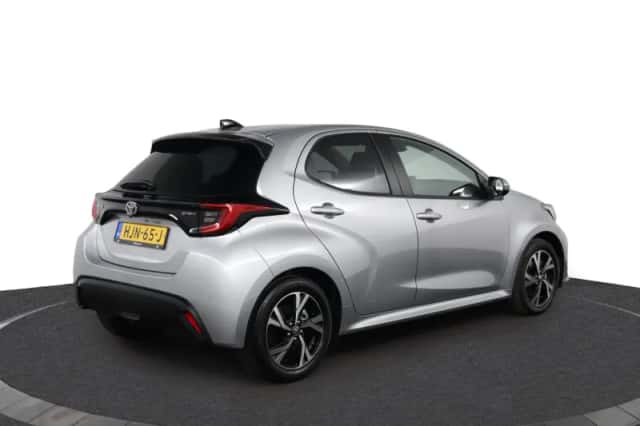 Toyota Yaris (2025) thumbnail 2