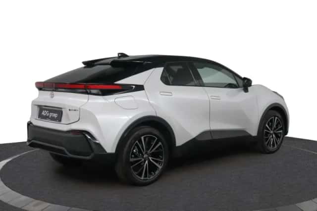 Toyota C-HR (2026) thumbnail 2
