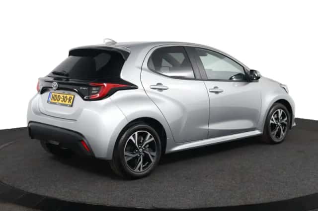 Toyota Yaris (2025) thumbnail 2