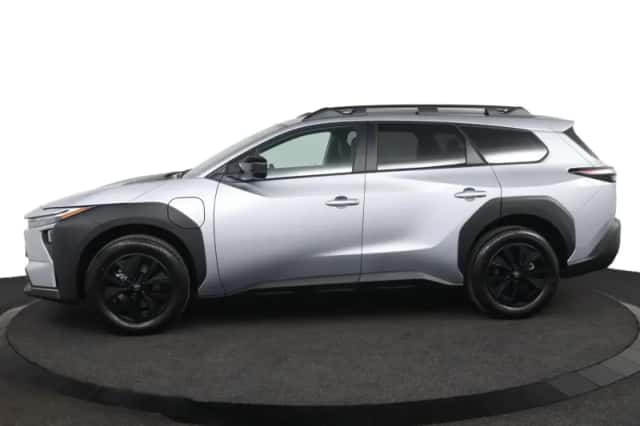 Toyota bZ4X (2026) thumbnail 3