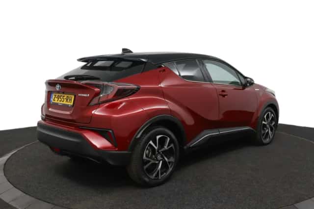 Toyota C-HR (2019) thumbnail 2