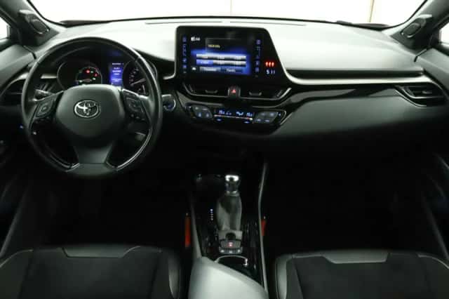 Toyota C-HR (2019) thumbnail 4