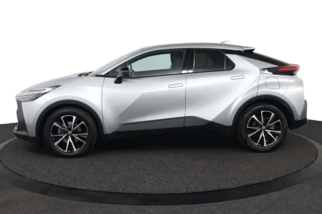 Toyota C-HR (2024) thumbnail 3
