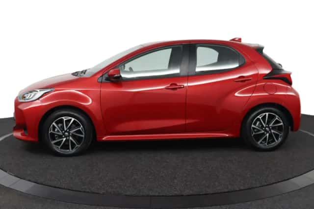Toyota Yaris (2023) thumbnail 3