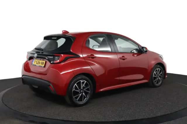 Toyota Yaris (2023) thumbnail 2