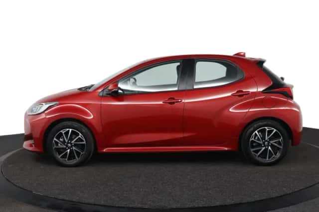 Toyota Yaris (2023) thumbnail 3