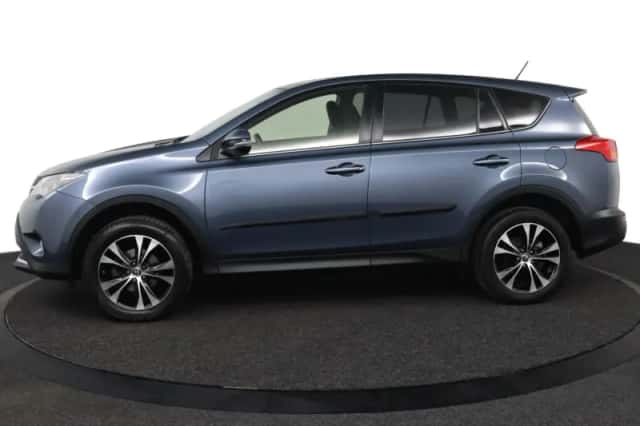 Toyota RAV4 (2015) thumbnail 3