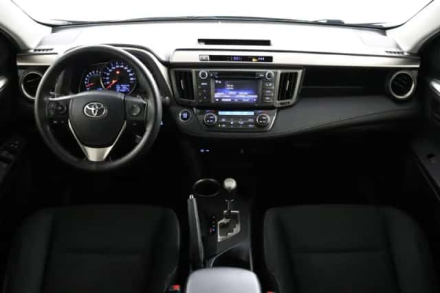 Toyota RAV4 (2015) thumbnail 4