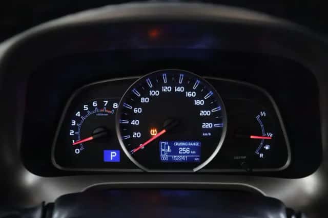 Toyota RAV4 (2015) thumbnail 6