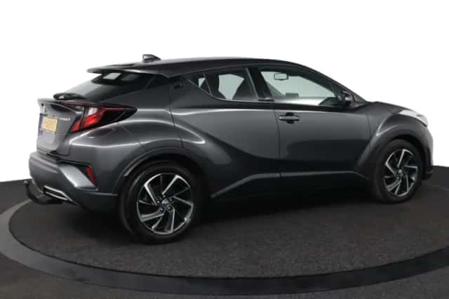 Toyota C-HR (2022) thumbnail 2