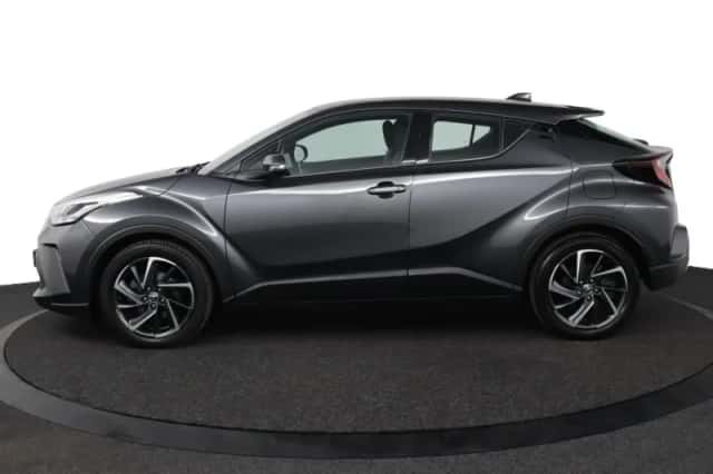 Toyota C-HR (2022) thumbnail 3