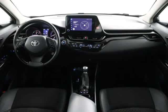 Toyota C-HR (2022) thumbnail 4