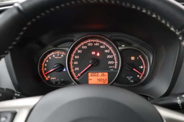 Toyota Yaris (2015) thumbnail 6