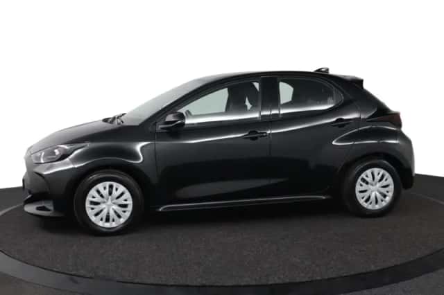 Toyota Yaris (2022) thumbnail 3