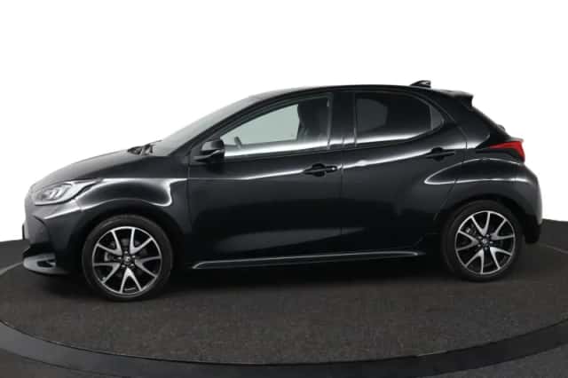 Toyota Yaris (2021) thumbnail 3