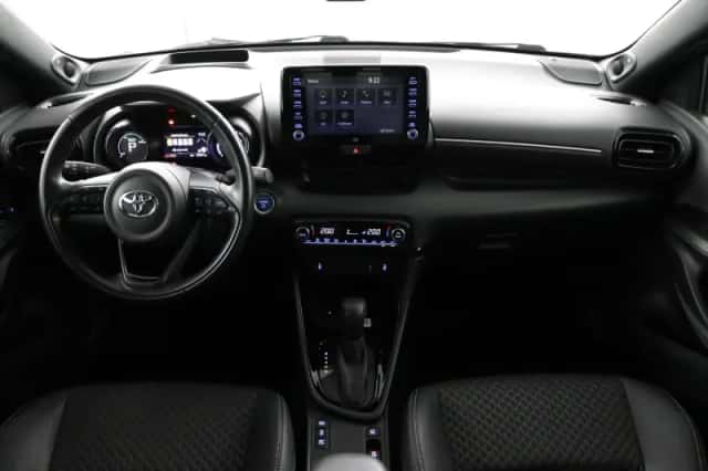 Toyota Yaris (2021) thumbnail 4