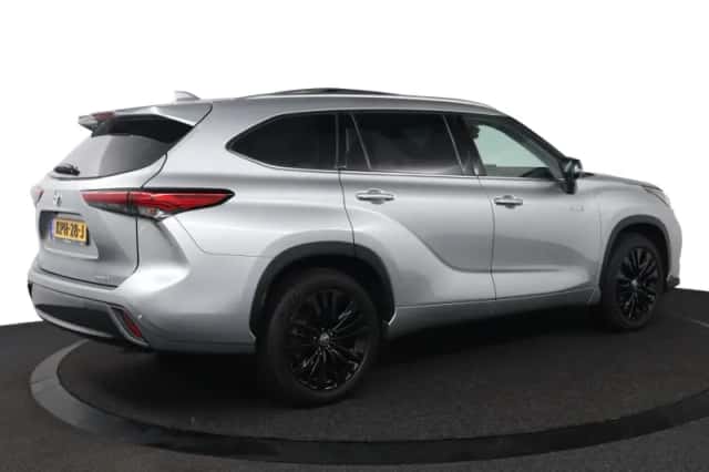 Toyota Highlander (2021) thumbnail 2