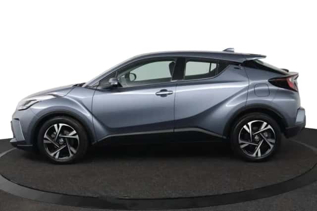 Toyota C-HR (2023) thumbnail 3