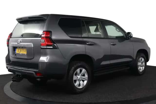 Toyota Land Cruiser (2021) thumbnail 2