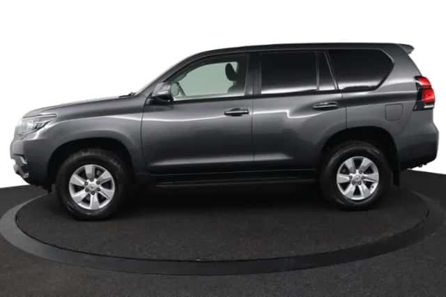 Toyota Land Cruiser (2021) thumbnail 3