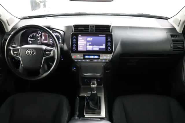 Toyota Land Cruiser (2021) thumbnail 4