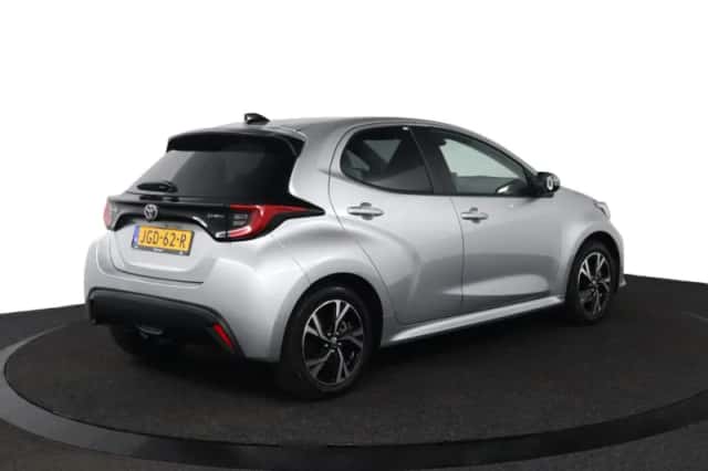 Toyota Yaris (2025) thumbnail 2