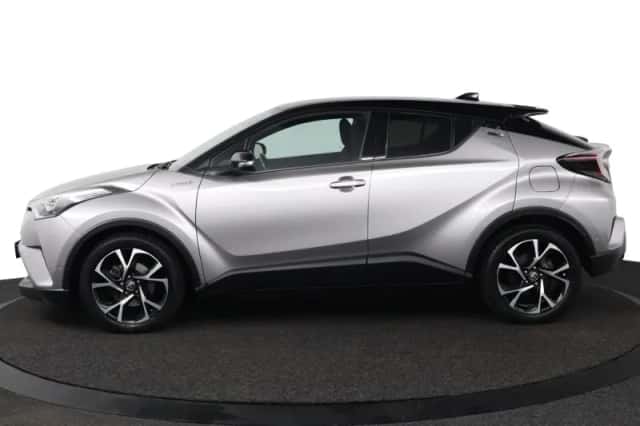 Toyota C-HR (2019) thumbnail 3