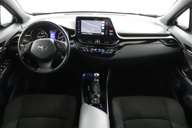 Toyota C-HR (2019) thumbnail 4