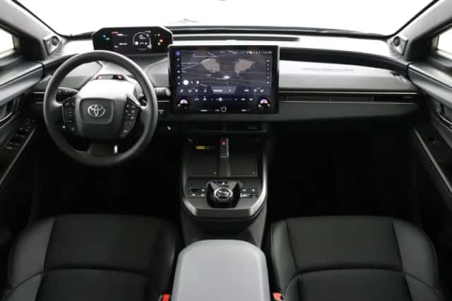 Toyota bZ4X (2026) thumbnail 4