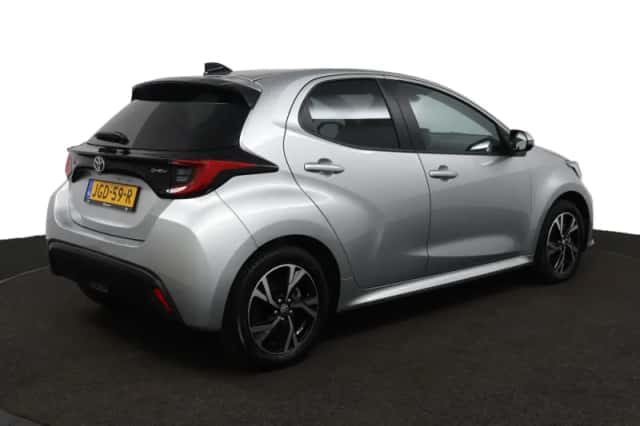 Toyota Yaris (2025) thumbnail 2
