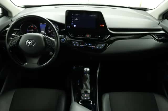 Toyota C-HR (2022) thumbnail 4