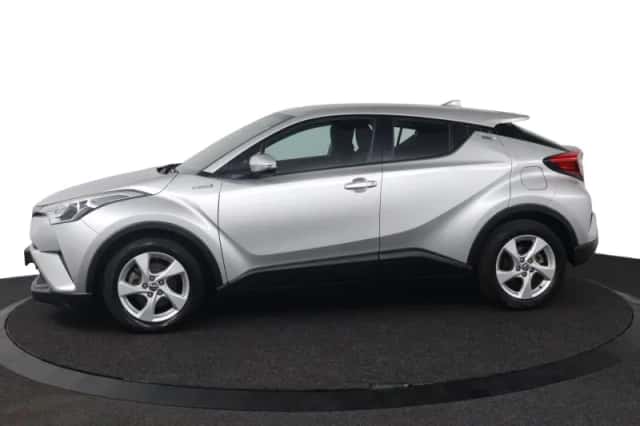 Toyota C-HR (2017) thumbnail 3