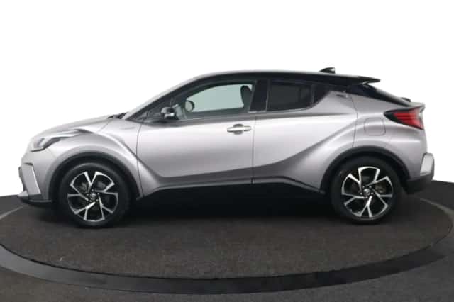 Toyota C-HR (2022) thumbnail 3