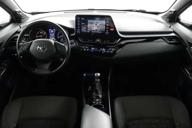 Toyota C-HR (2022) thumbnail 4