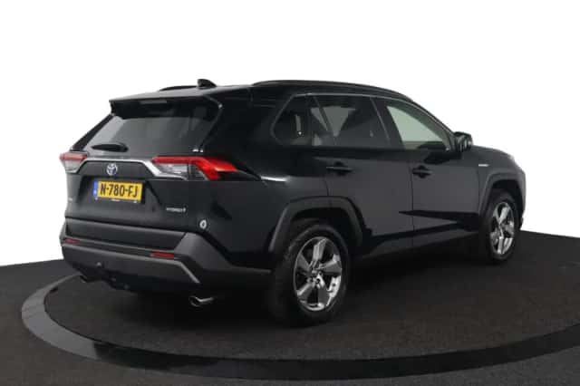 Toyota RAV4 (2021) thumbnail 2