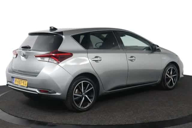 Toyota Auris (2017) thumbnail 2