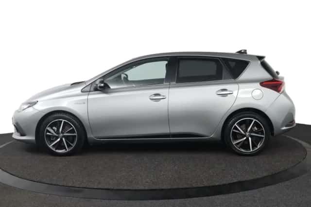 Toyota Auris (2017) thumbnail 3