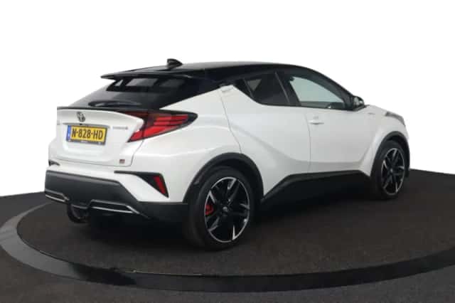 Toyota C-HR (2021) thumbnail 2