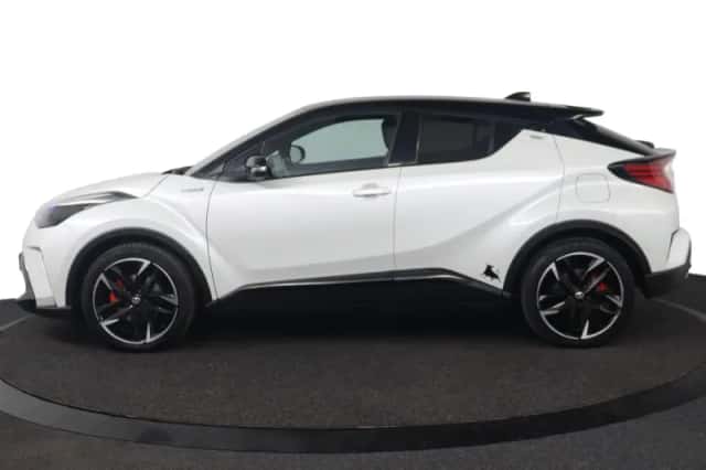 Toyota C-HR (2021) thumbnail 3