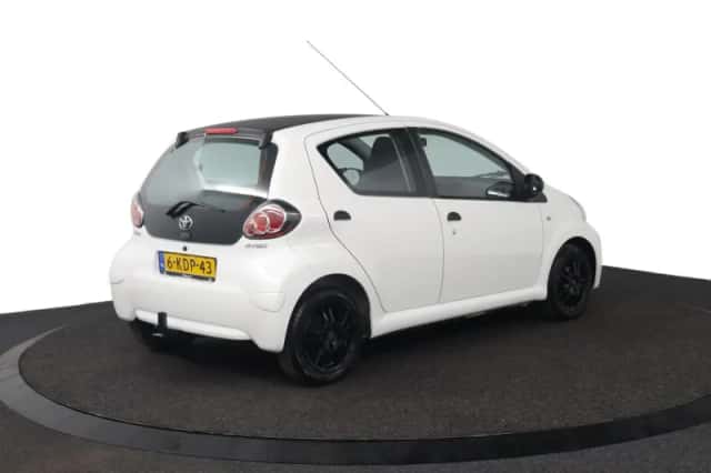 Toyota Aygo (2013) thumbnail 2