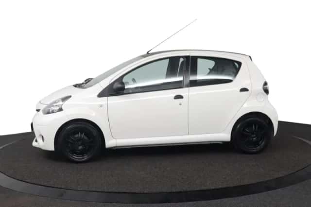 Toyota Aygo (2013) thumbnail 3