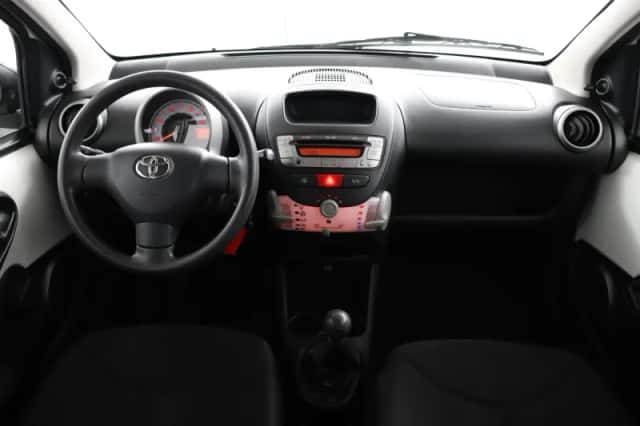 Toyota Aygo (2013) thumbnail 4