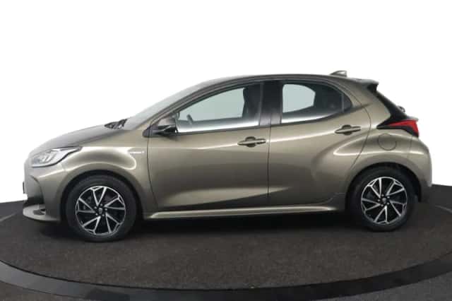 Toyota Yaris (2020) thumbnail 3