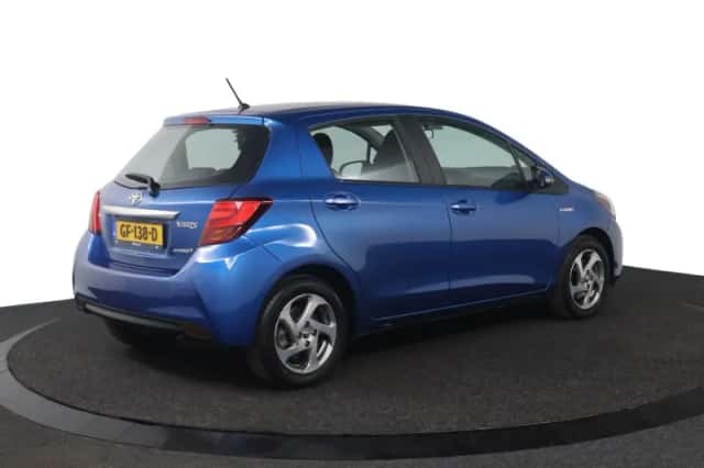 Toyota Yaris (2015) thumbnail 2