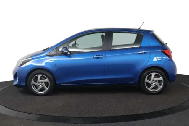 Toyota Yaris (2015) thumbnail 3