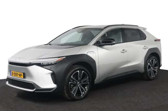 Toyota bZ4X (2023) thumbnail 1
