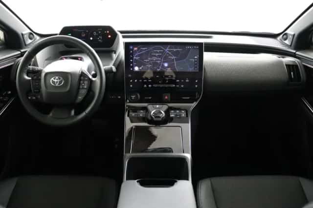 Toyota bZ4X (2023) thumbnail 4