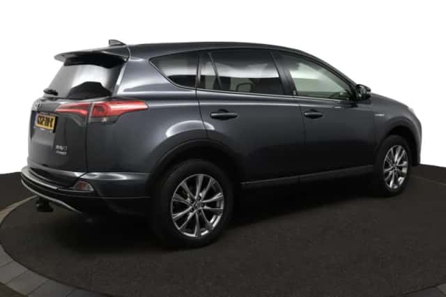 Toyota RAV4 (2018) thumbnail 2