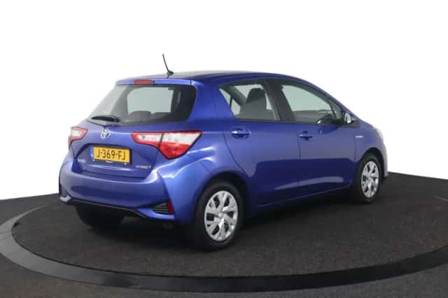 Toyota Yaris (2020) thumbnail 2
