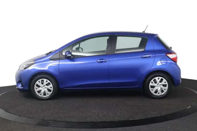 Toyota Yaris (2020) thumbnail 3